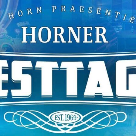 Bild enthält, Person, Advertisement, Text, Poster, Logo