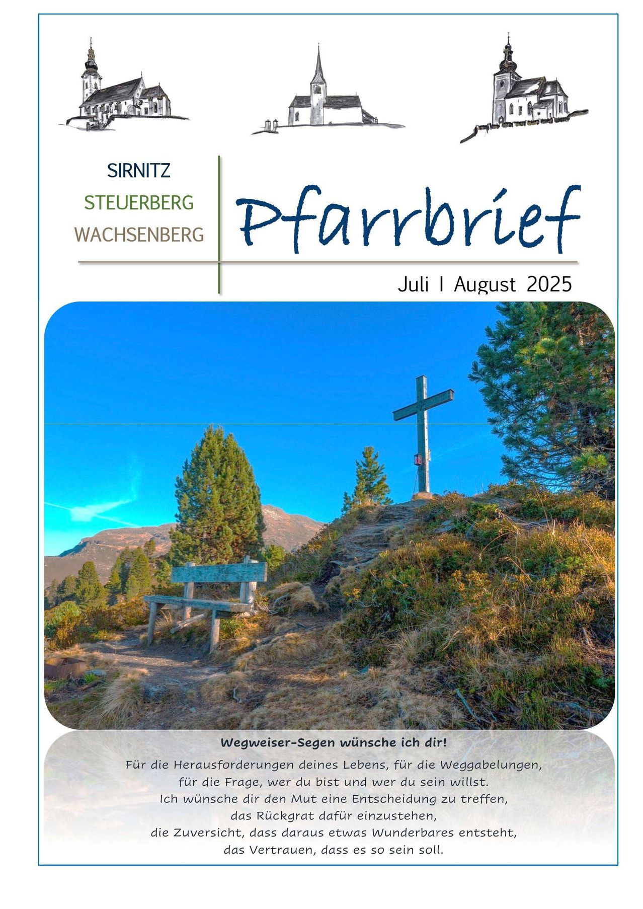 Eine Kalenderseite für Juli und August 2025, die ein Kreuz auf einem Hügel mit einer Bank darunter zeigt, vor dem Hintergrund von Bergen und blauem Himmel. Der Titel 'Pfarrbrief' ist prominent angezeigt.