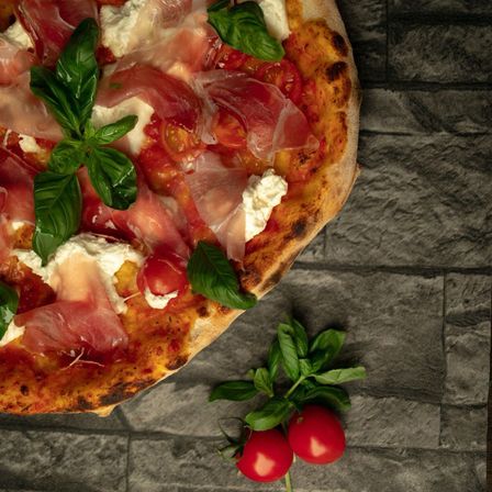 Bild enthält, Food, Food Presentation, Pizza, Leaf, Plant