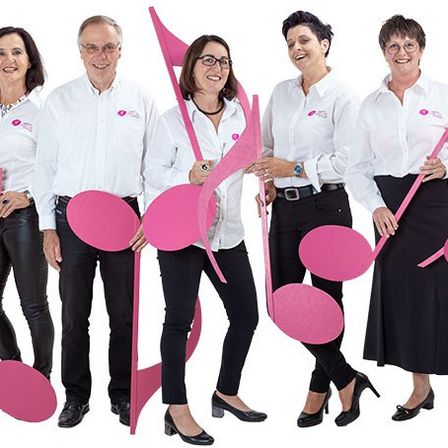 Bild enthält, People, Person, Walking, Dancing, Leisure Activities, Group Performance