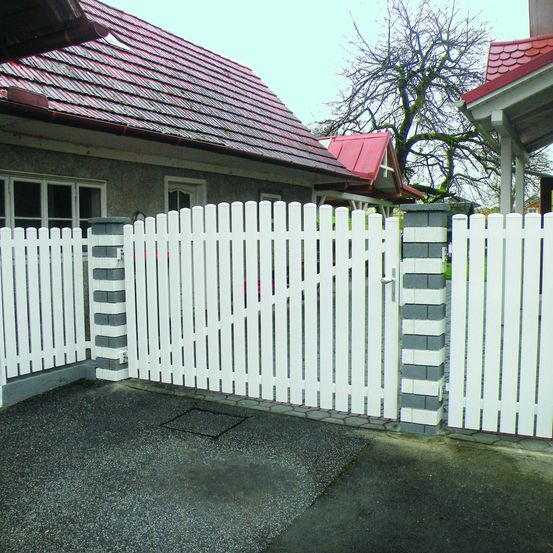 Bild enthält, Nature, Outdoors, Yard, Gate, Picket Fence
