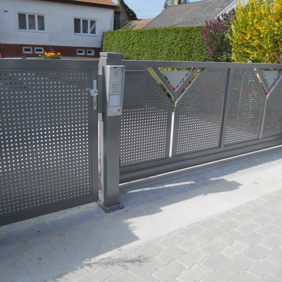 Bild enthält, Gate, Backyard, Nature, Outdoors, Yard