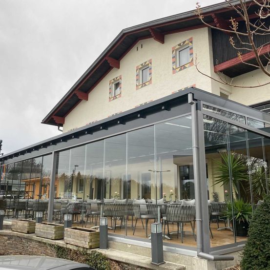 Bild enthält, Indoors, Interior Design, Restaurant, Outdoors, Shelter, Garden, Housing, Cafeteria, House, Villa