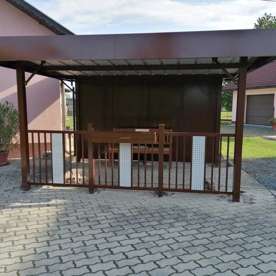 Bild enthält, House, Housing, Porch, Outdoors, Plant, Patio, Pergola, Floor, Interior Design, Shelter