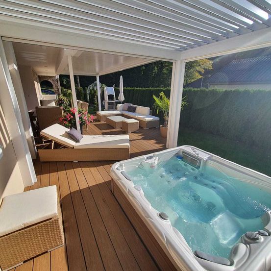 Bild enthält, Tub, Hot Tub, House, Housing, Porch, Indoors, Interior Design