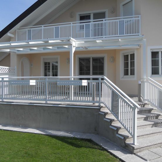 Bild enthält, Handrail, Railing, Housing, House, Porch, Machine