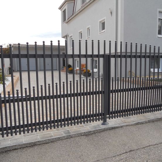 Bild enthält, Nature, Outdoors, Yard, Gate, Picket Fence