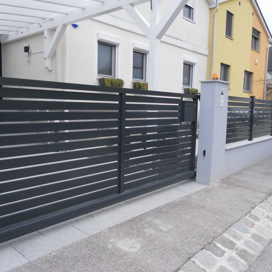 Bild enthält, Nature, Outdoors, Yard, Gate, Picket Fence
