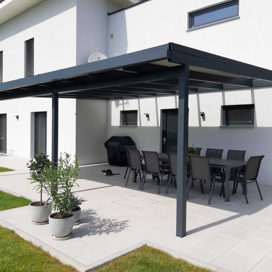 Bild enthält, House, Housing, Patio, Porch, Pergola, Plant, Cat, Lamp, Interior Design