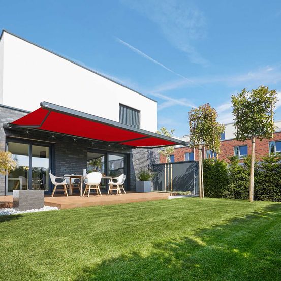 Bild enthält, Grass, Awning, Canopy, Lawn, Chair, Shelter, Interior Design, Housing