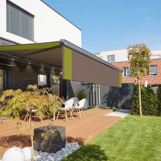 Bild enthält, Awning, Canopy, Interior Design, Housing, Grass, House, Patio