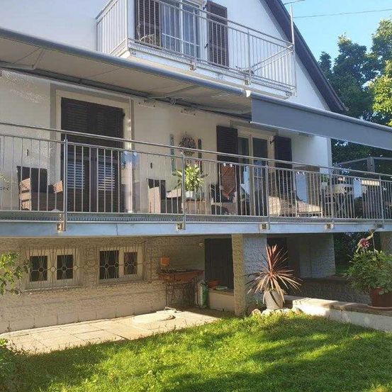 Bild enthält, Balcony, Building, Plant, City, Housing