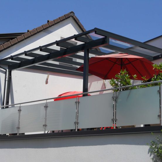 Bild enthält, Balcony, Canopy, House, Housing, Patio, Porch