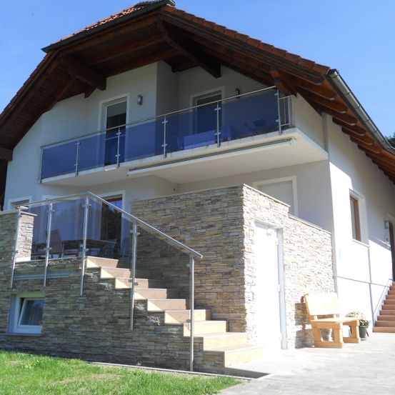 Bild enthält, Handrail, House, Housing, Staircase, Interior Design, Plant, Lamp