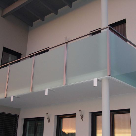 Bild enthält, Architecture, Balcony, Building, Handrail