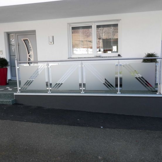 Bild enthält, Handrail, Plant, Balcony, Railing, Housing