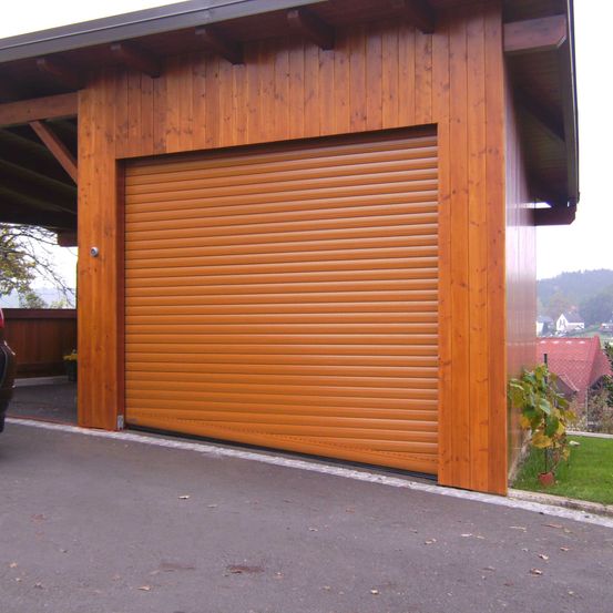 Bild enthält, Garage, Indoors, License Plate, Transportation, Vehicle, Car, Gate