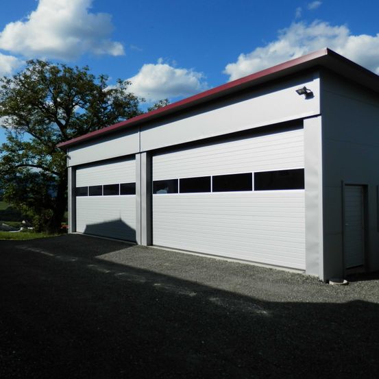 Bild enthält, Garage, Indoors, Bench, Furniture