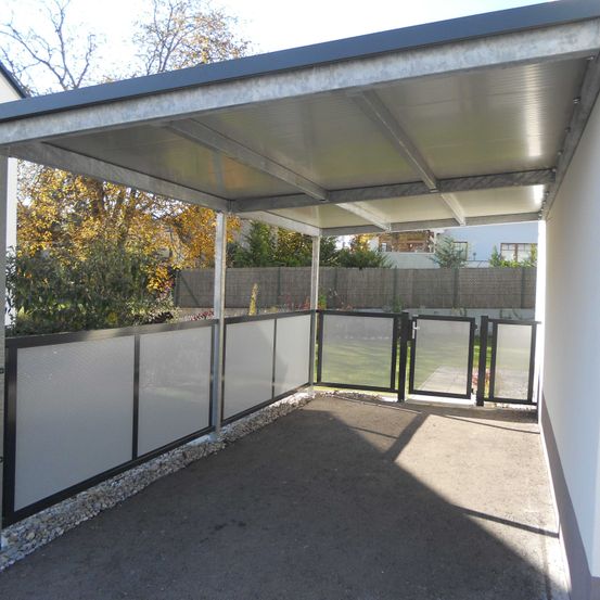 Bild enthält, Indoors, Interior Design, Gate, Outdoors, Housing