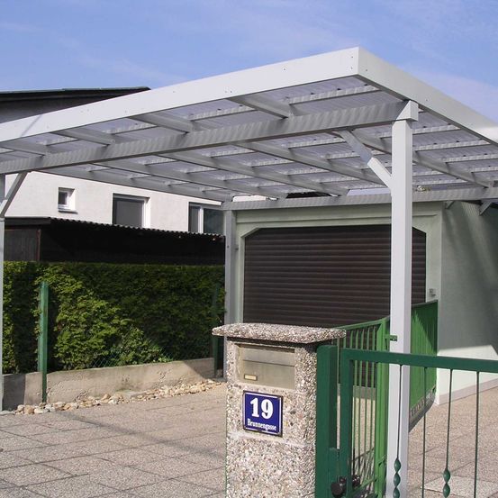 Bild enthält, Building, House, Housing, Porch, Patio, Pergola, Mailbox, Outdoors