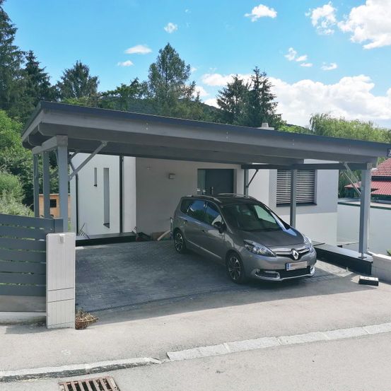 Bild enthält, Garage, Indoors, Moving Van, Transportation, Vehicle