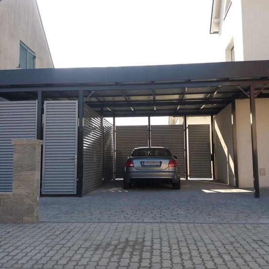 Bild enthält, Garage, Indoors, Car, Transportation, Vehicle, Chair, Furniture