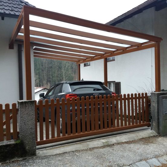 Bild enthält, Nature, Outdoors, Yard, House, Housing, Porch, Car, Picket Fence, Gate, Interior Design