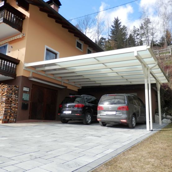 Bild enthält, Garage, Indoors, Car, Transportation, Vehicle, License Plate