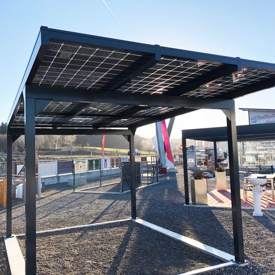 Bild enthält, Bus Stop, Outdoors, Architecture, Building, Shelter