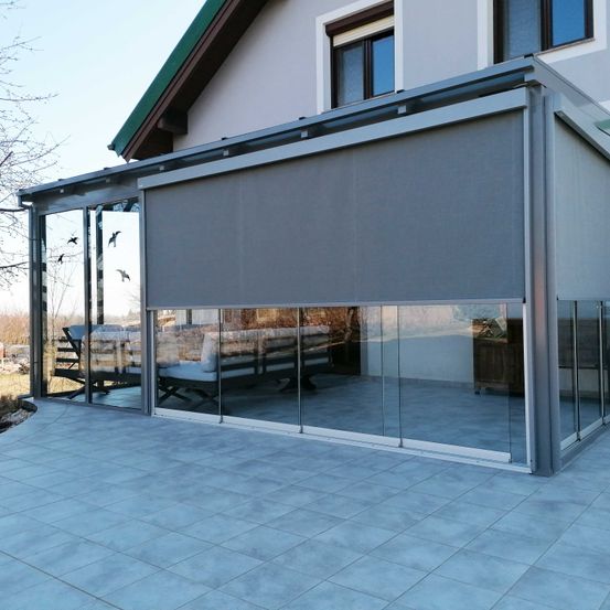 Bild enthält, Door, Bench, Housing, Indoors, Canopy