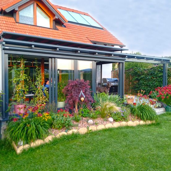 Bild enthält, Grass, Plant, Garden, Nature, Outdoors, Backyard, Yard, Lawn, Person, Housing