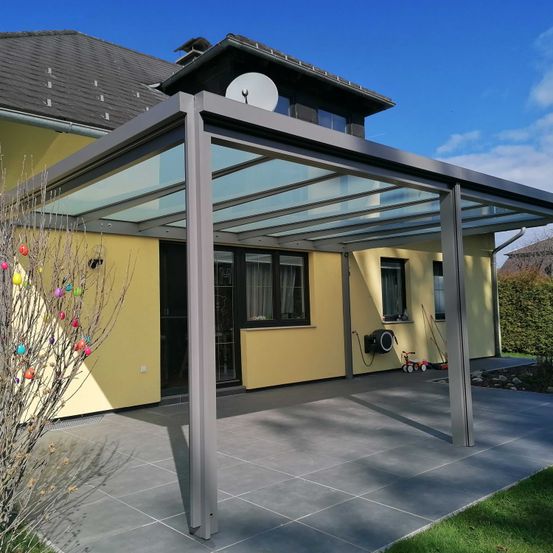 Bild enthält, Building, House, Housing, Porch, Patio, Pergola, Interior Design, Portico, Outdoors