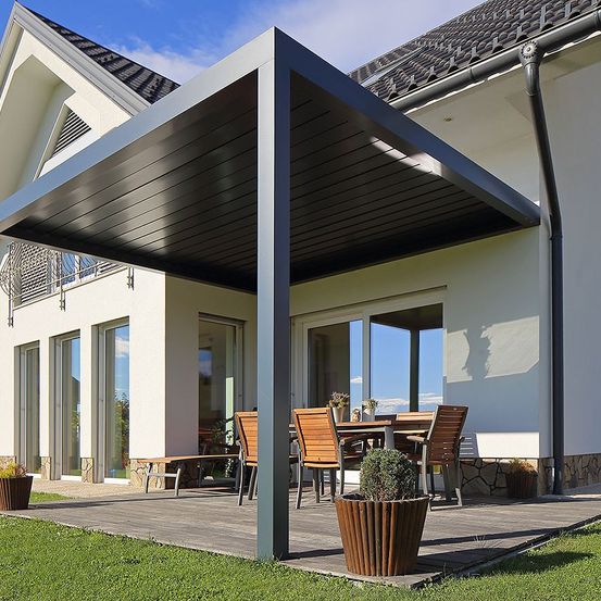 Bild enthält, House, Housing, Porch, Patio, Plant, Pergola, Interior Design, Grass, Portico, Chair