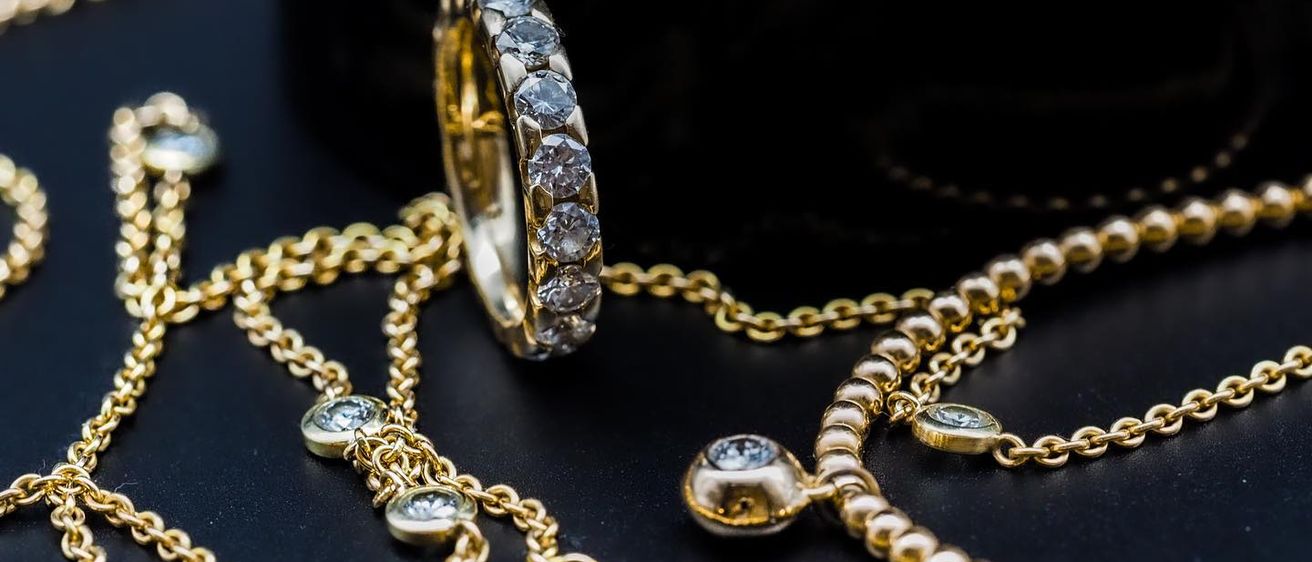 Bild enthält, Accessories, Diamond, Gemstone, Jewelry, Treasure, Gold