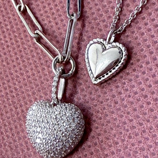 Bild enthält, Accessories, Jewelry, Necklace, Pendant, Locket