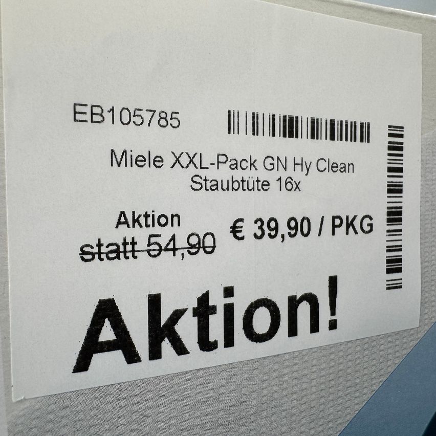 White sticker with text 'EB105785', 'Miele XXL-Pack GN Hy Clean Staubtüte 16x', 'Aktion statt 54,90 € 39,90/PKG', and 'Aktion!'. Includes a barcode.