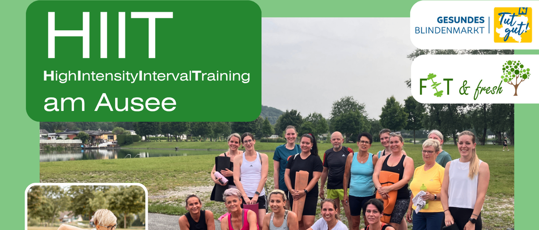 Eine Frau in Brille und Trainingskleidung posiert auf Gras. Eine Gruppe von Menschen in verschiedenen Trainingsoutfits steht in einer Reihe. Ein Textüberlagerung liest HIIT, eine Trainingsform, die sich aus hochintensiven Belastungs- und kurzen Erholungsphasen zusammensetzt. Kurszeiten: Dienstag, 18:00-18:50. 05.05. bis 30.06.2026. Anmeldung: Kerstin Stopfer. Mobil: 0664 161 92 99. E-Mail: k.for@hotmail.com.