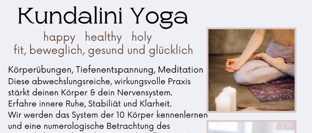 Ein Flyer für eine Yoga- und Meditationsklasse. Es enthält einen Zeitplan, eine Liste der benötigten Gegenstände und eine kurze Beschreibung der Praxis. Der Flyer zeigt auch Bilder von Yoga-Posen und Meditation.