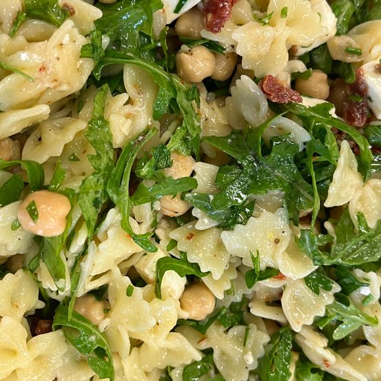 Bild enthält, Arugula, Food, Leafy Green Vegetable, Plant, Produce, Vegetable, Cilantro, Herbs