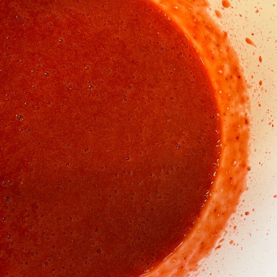 Bild enthält, Food, Ketchup, Bowl, Juice, Meal