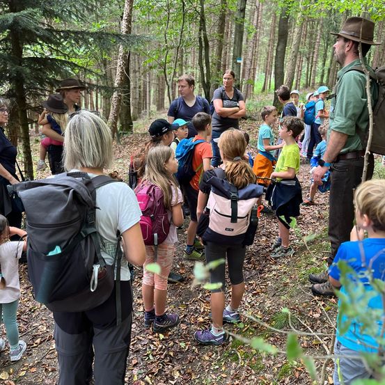 Bild enthält, Bag, Adult, Female, Person, Woman, Backpack, Backpacking, Boy, Child, Male