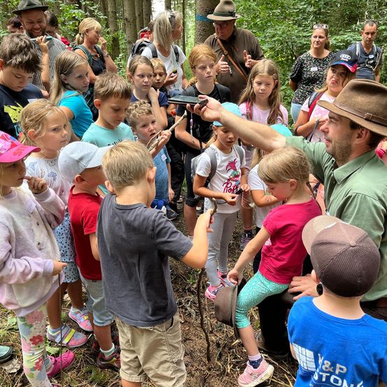 Bild enthält, Adult, Female, Person, Woman, Photography, Baton, Boy, Child, Male, Girl