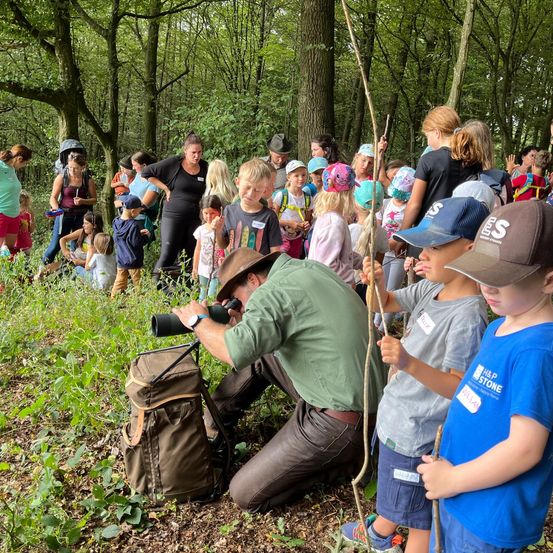 Bild enthält, Photography, Vegetation, Tree, Woodland, Person, Boy, Child, Male, Baseball Cap, Shorts