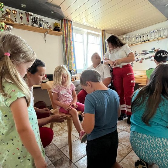 Bild enthält, People, Person, Adult, Female, Woman, Child, Girl, Student