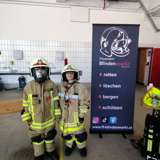 Bild enthält, Fireman, Person, Adult, Male, Man