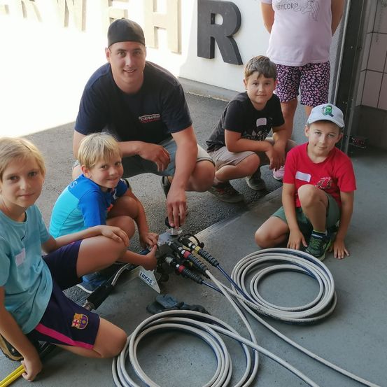Bild enthält, Shorts, Person, Photography, Portrait, T-Shirt, People, Boy, Child, Male, Baseball Cap