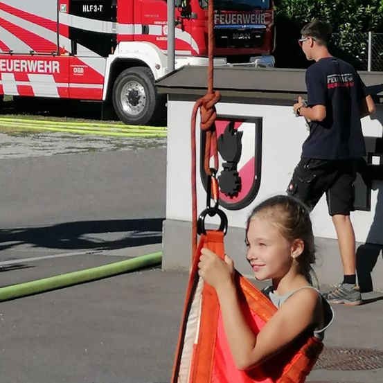 Bild enthält, Person, Portrait, City, Street, Urban, Boy, Male, Teen, Child, Girl