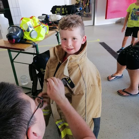 Bild enthält, Photography, Face, Head, Person, Portrait, Boy, Child, Male, Clothing, Shorts