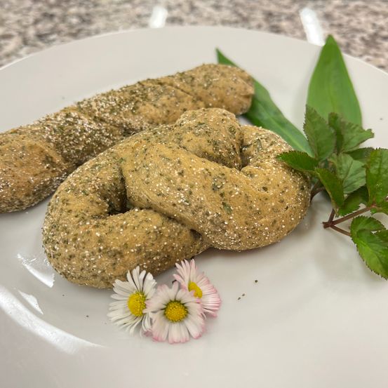Bild enthält, Food, Food Presentation, Plate, Fritters, Plant, Bread