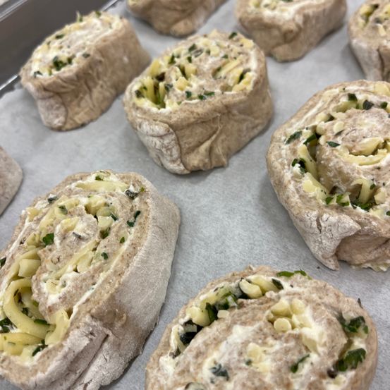 Bild enthält, Dessert, Food, Pastry, Food Presentation, Bread, Brunch